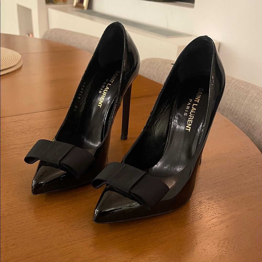 Saint Laurent Glossy Black Heels with Bow